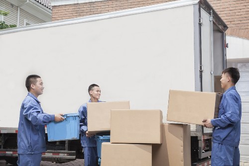 Careful boxing and labeling of household items during a Lambeth move